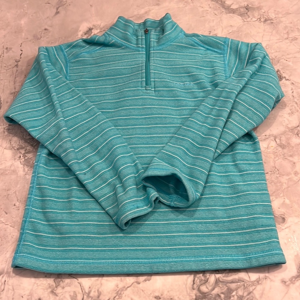 Girls Light weight Patagonia Pullover XS